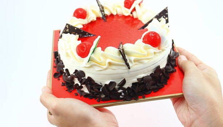 Make a Cat in the Hat Cake